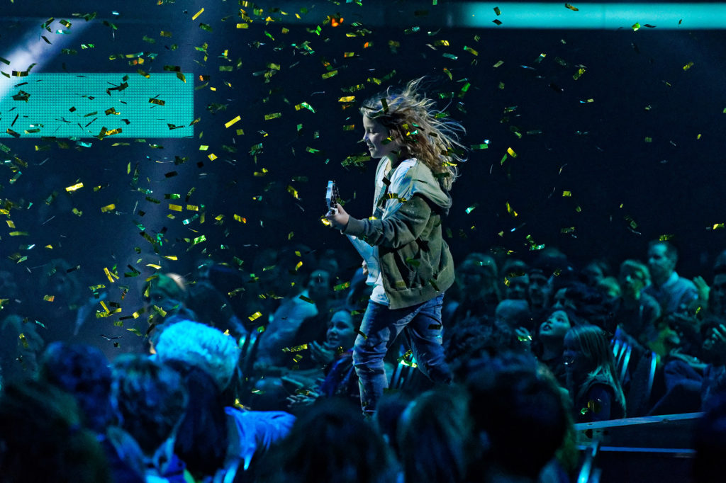 Der zehnjährige Noah spielt als Sieger der Talentshow "Dein Song" seinen Siegertitel noch einmal