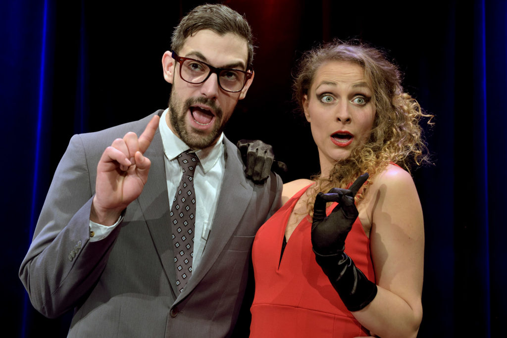 Die Protagonisten des musikalisch Theaterstücks "Der Schöne und das Biest", Jana Rahma und Lucas Sanchez, während der Proben im Pantheon-Casino zu Bonn